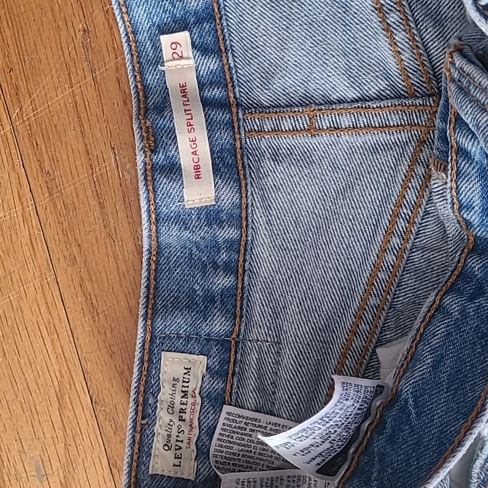 Levi's Ribcage Split Flare Jeans - Picture 9 of 9